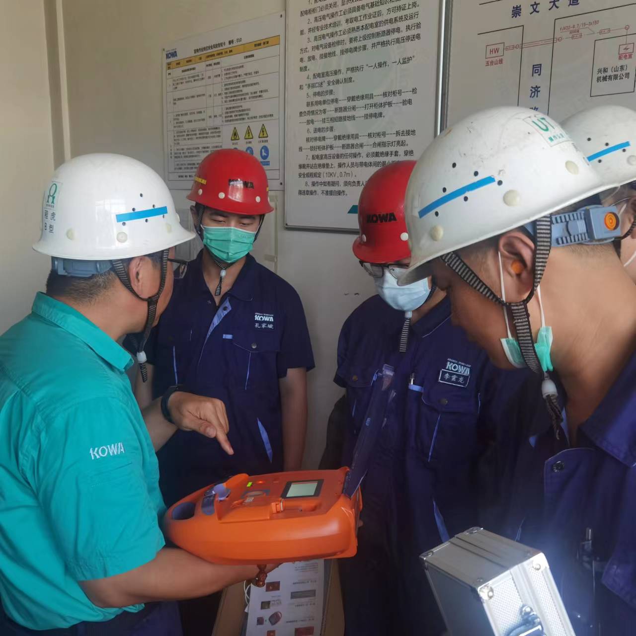 ����AED�ȥ�`�˥�